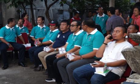 Kegiatan Kerja Bakti Bapak Angkat dan Penyerahan Bantuan Bedah Rumah oleh Wakil Walikota Denpasar